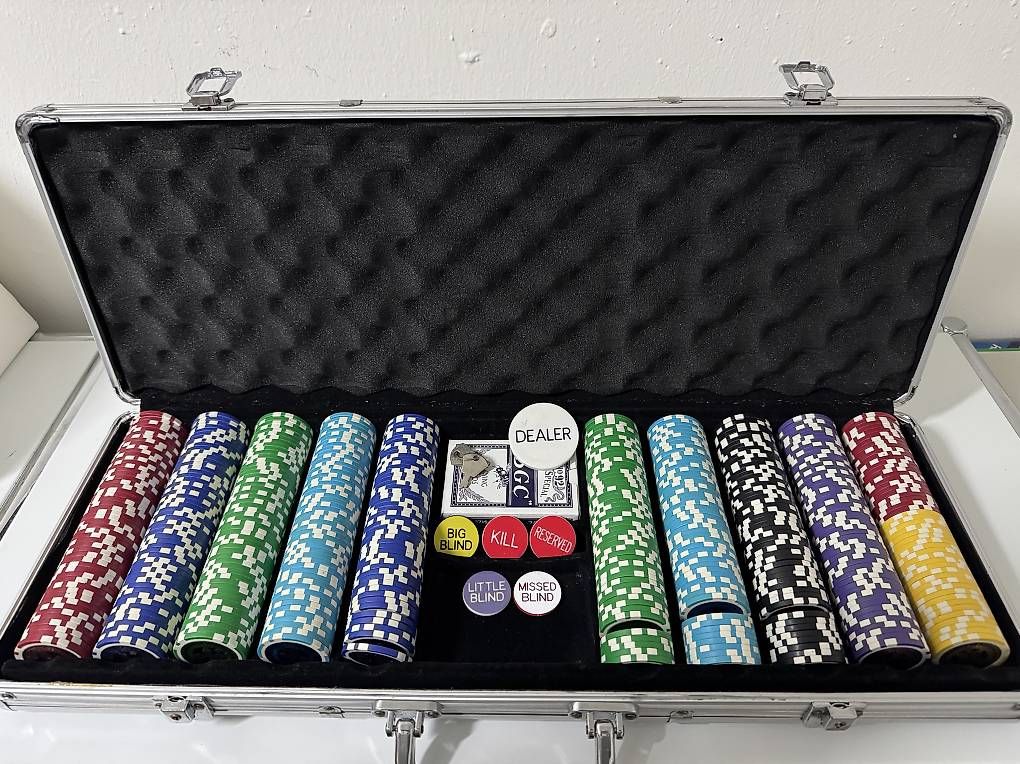 Giochi: Pokerset im Koffer – Usato da Dübendorf venduto da R007