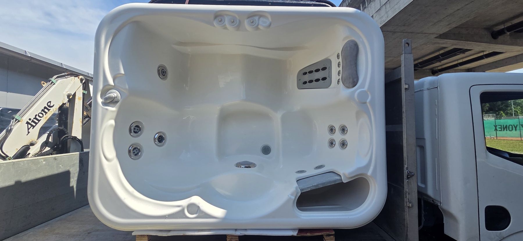 Whirlpool: Hotspring Whirlpool Jetsetter mit Garantie – Usato da Oensingen venduto da Spaoutlet-Oensingen
