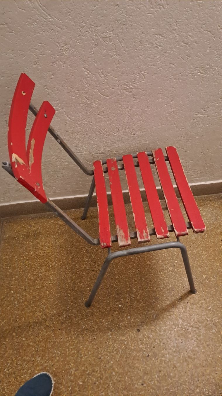 Sedie: Vintage Gartenstuhl, rot gestrichen – Difettoso da Zürich venduto da Hofzgee 2