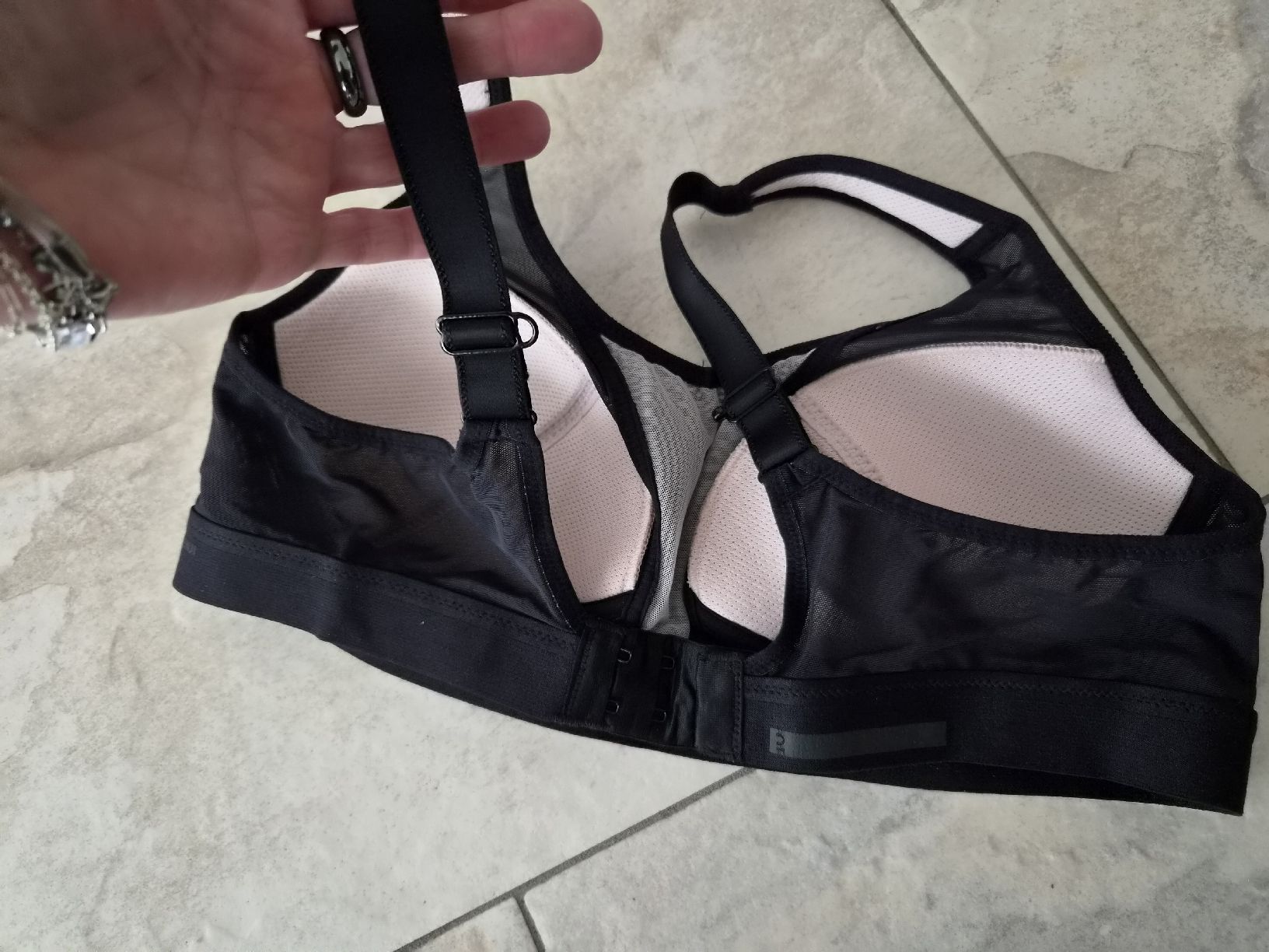 Sonstige Unterwäsche: Sport BH Schwarz, Grösse 80B – Gebraucht aus Niederrohrdorf von Miripfiri 3
