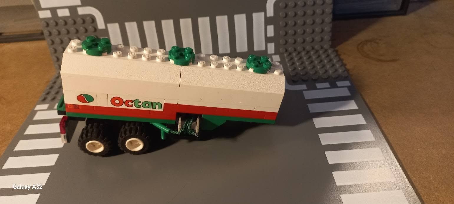Lego Giocattoli: Le camion à citerne Octan Lego – Usato da La tour de treme venduto da Legocreation82 5