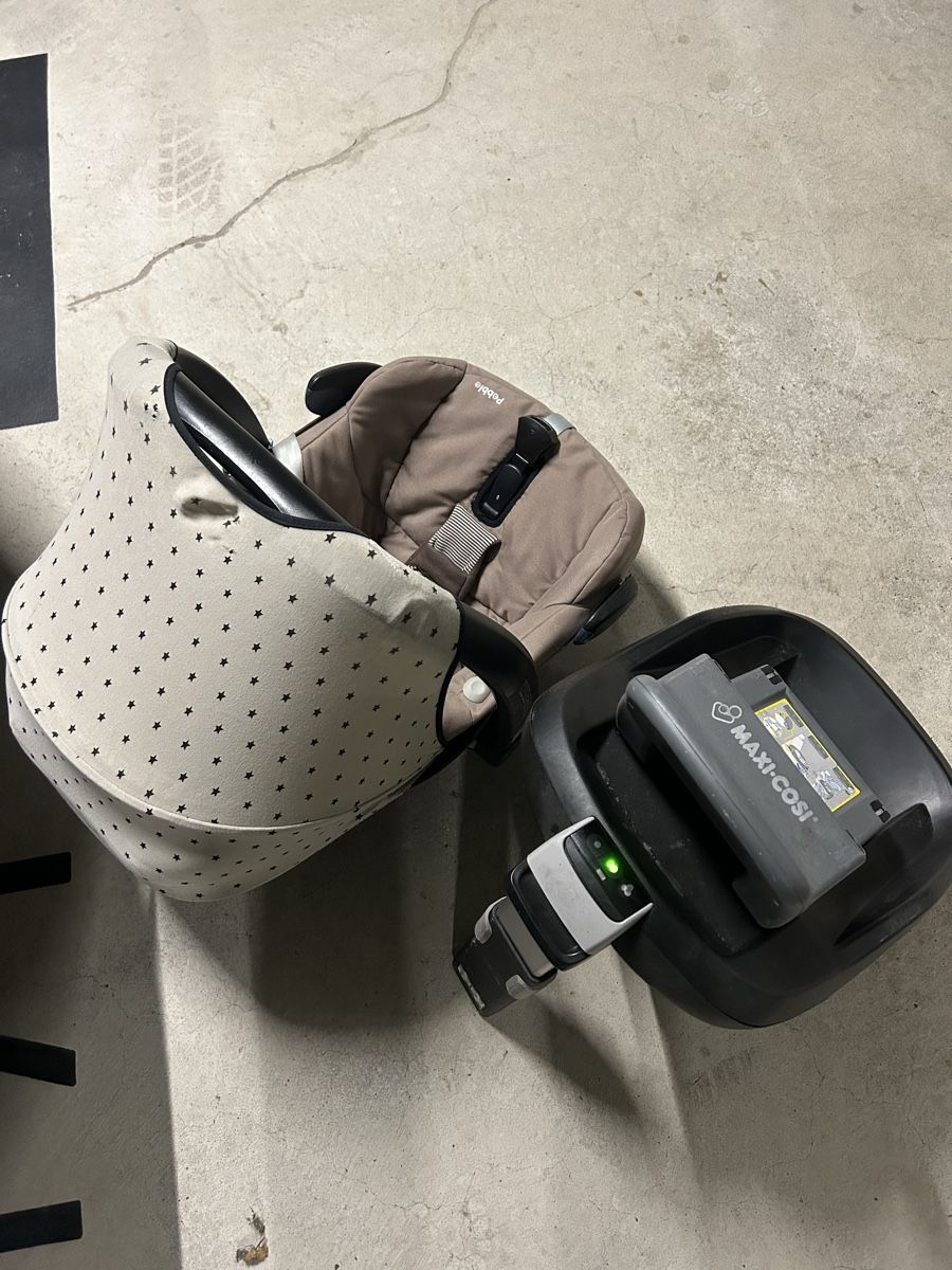 Maxi-Cosi Seggiolini per auto: Maxi-Cosi Pebble Babyschale mit Station – Usato da Hinwil venduto da Lionel1905. 1