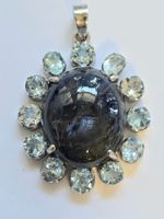 Anhänger in Silber grosser Safir mit kleineren Steinen