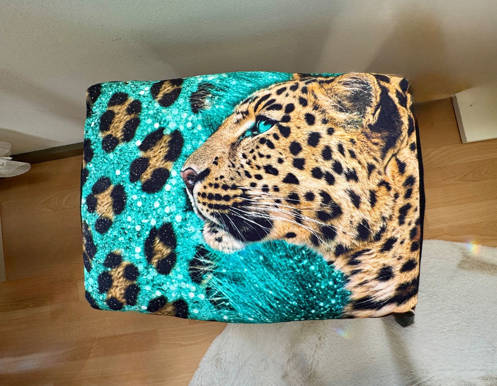 Hocker: Sitzhocker  "Leo"  einzigartig Unikat – Gebraucht aus Niederurnen von Chanel40