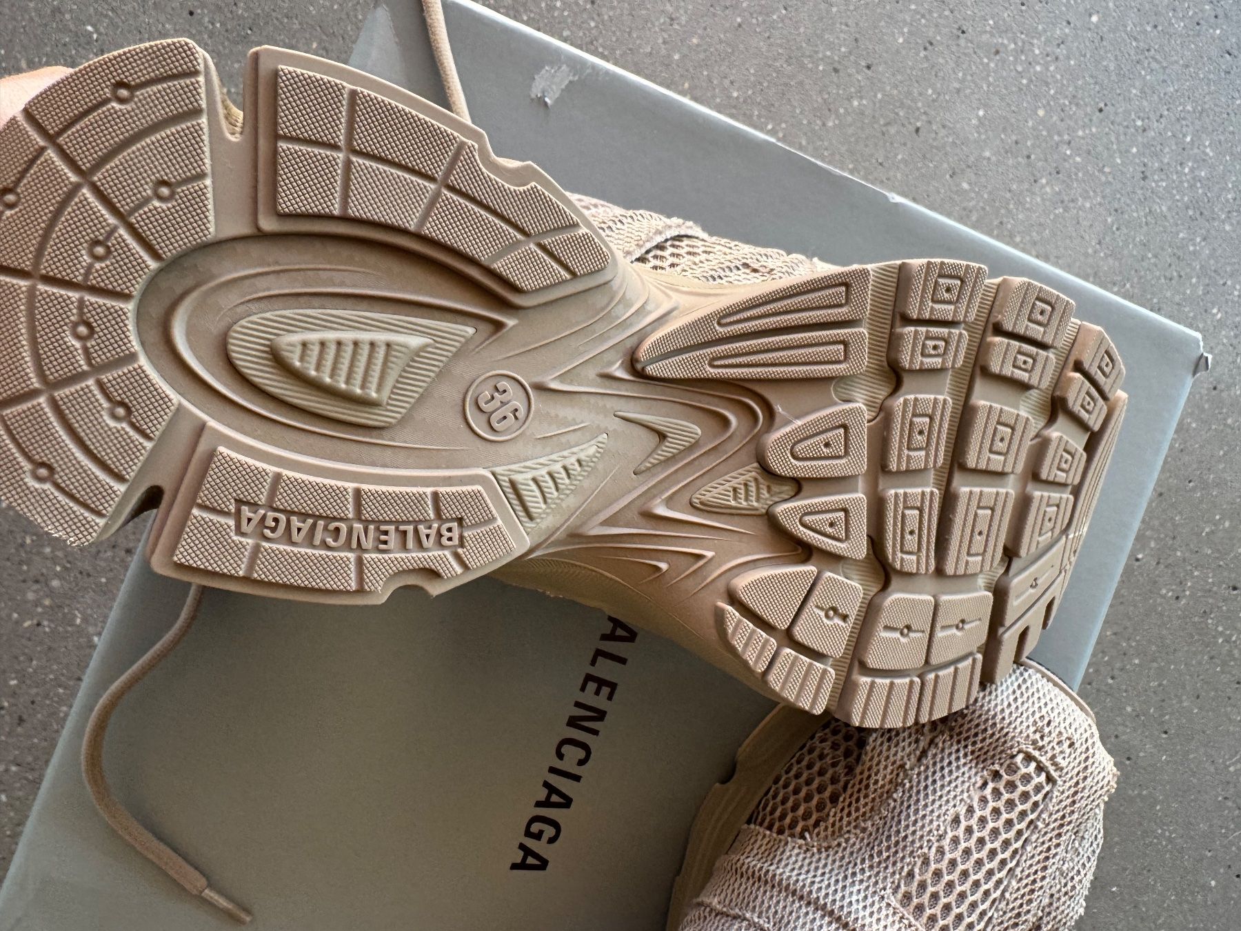 Balenciaga Scarpe da donna: Neue Sneaker von Balenciaga! – Nuovo e nell'imballaggio originale da Meilen venduto da Titiano 1
