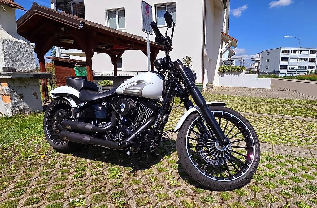 Harley-Davidson Cruisers: Harley Davidson FXSB Breakout 103 – D'occasion à Höri par asp_9zk9 2