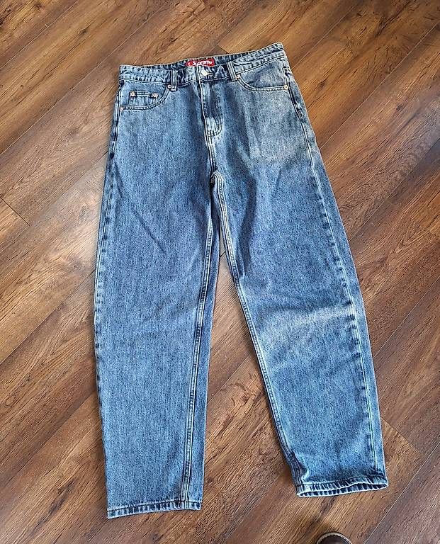 Jeans: 2 jeans Suprême taille 32 – Usato da Pully venduto da cz39ans 1