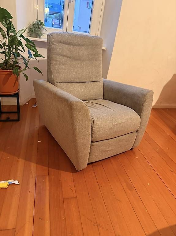 Poltrone: Regalo poltrone di"poltrone e sofà  – Usato da Muralto venduto da sen_nn9g 1