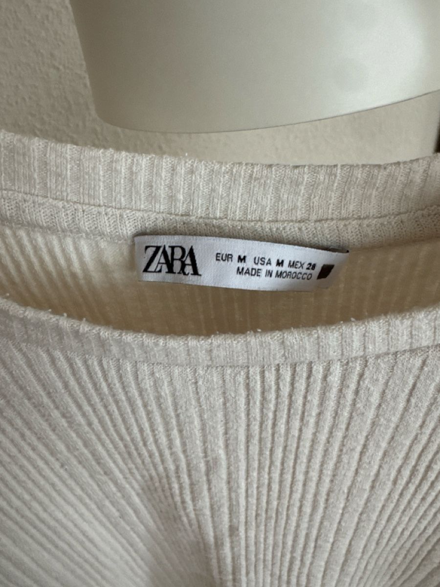 Zara T-shirt: Zara Oberteil M  – Usato da Galgenen venduto da Vintluxe 1