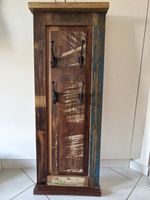 Garderobe aus Altholz, Wandbefestigung.