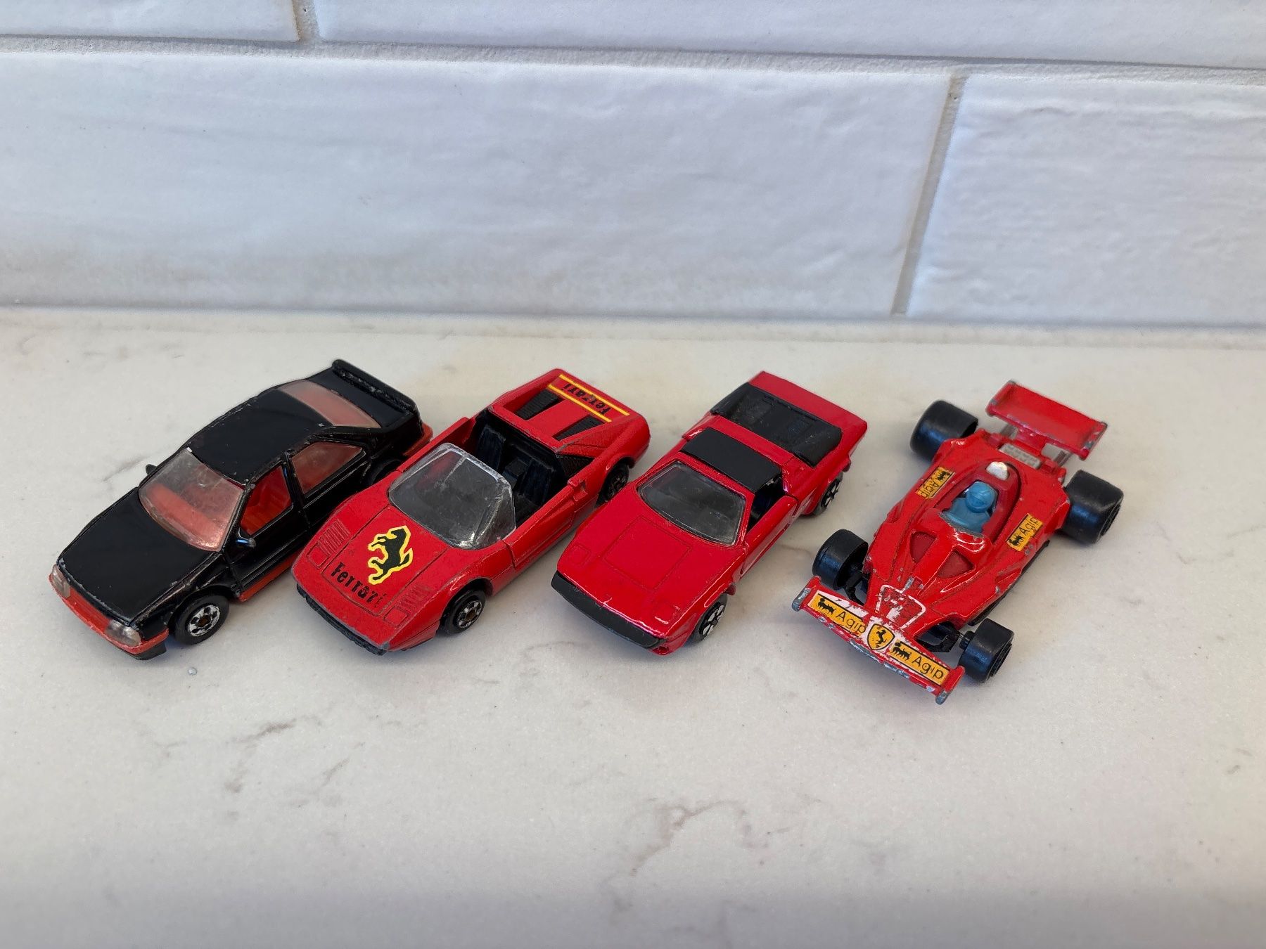 Hot Wheels Modellini d'auto: Lot de 4 petites voitures Ferrari état d'usage – Usato da Gollion venduto da Hampton