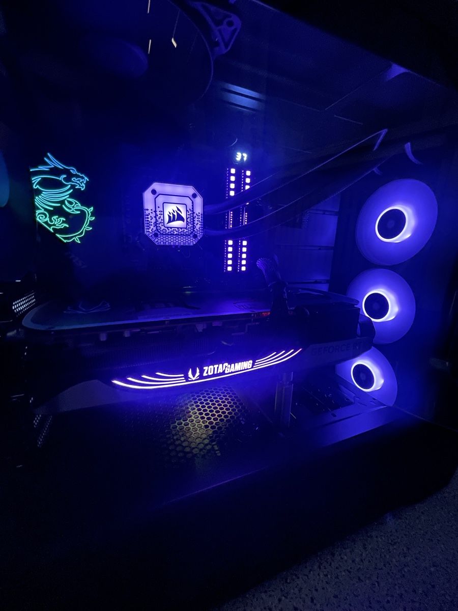 PC: High-End Gaming & Workstation PC – Usato da Luzern venduto da robinstutz