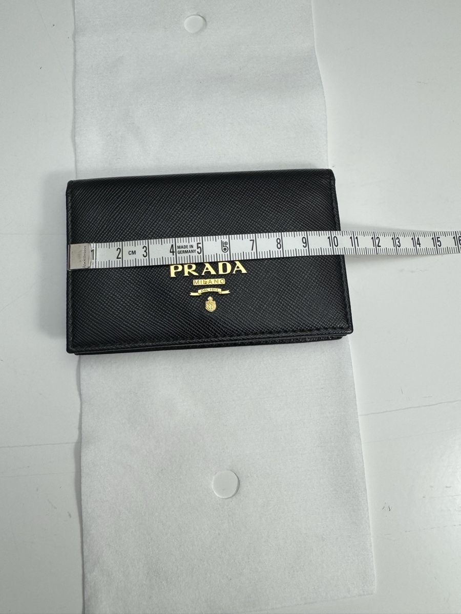 Prada Portefeuilles: Authentic Black Prada Card Holder, with Box - Pristine! – D'occasion à Hurden par rac_wyf8 3