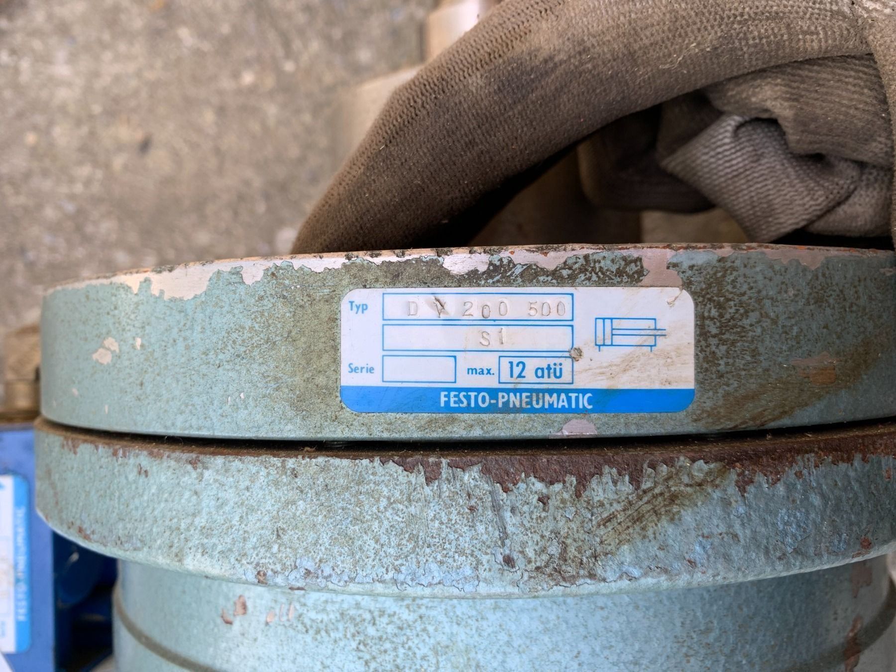 Festo Tutti gli attrezzi: Festo Druckluftzylinder ca 70 cm lang – Usato da Belp venduto da machrismo24 3