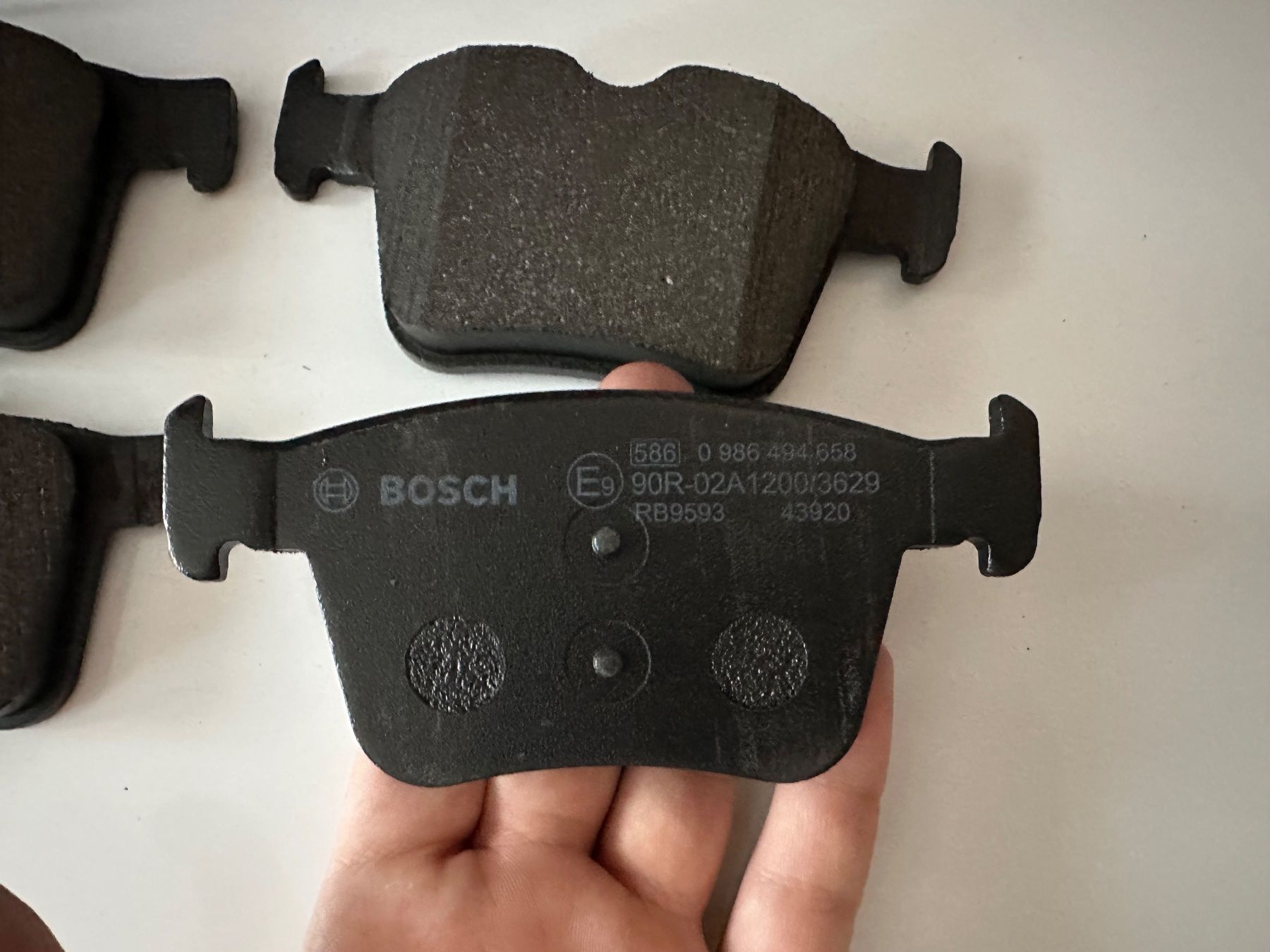 Bosch Tutti pezzi di ricambio auto: Scheibenbremsbeläge vorne und hinten – Nuovo e nell'imballaggio originale da Fribourg venduto da beni052 9