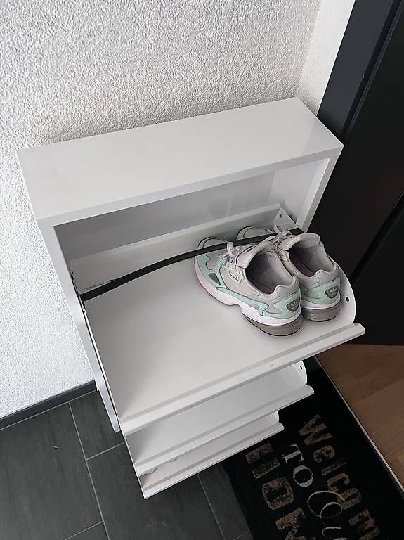 Schränke: Armoire métallique à chaussures – Gebraucht aus La Tour-de-Peilz von Lucky93 1