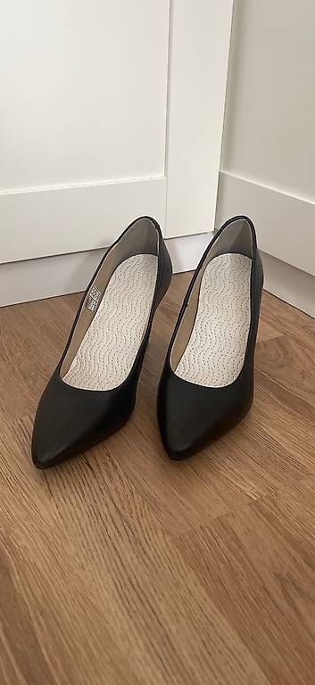 Scarpe da donna: Schwarze High Heels Grösse 39 – Usato da Abtwil SG venduto da Allyv