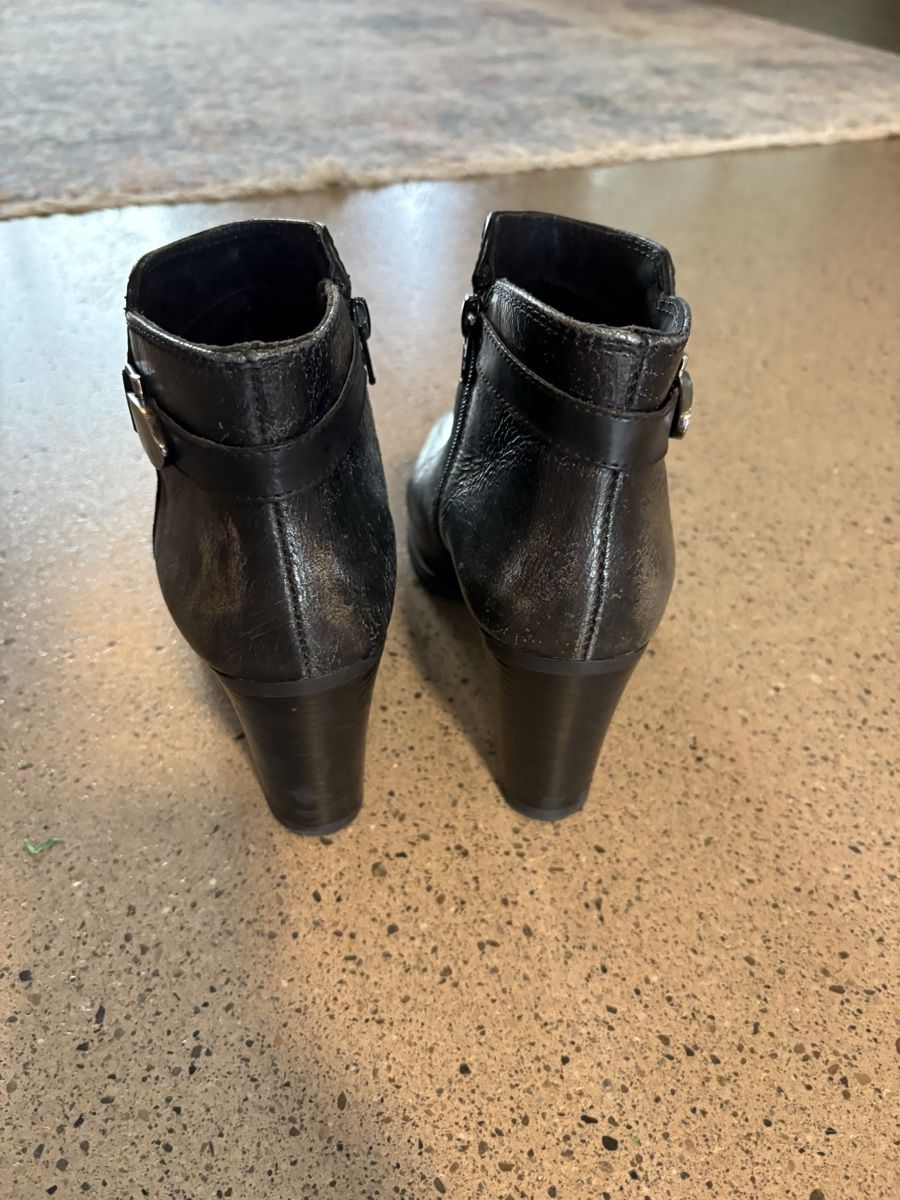 Chaussures femmes: Schwarze Stifeletten – D'occasion à Zürich par Facellas 3