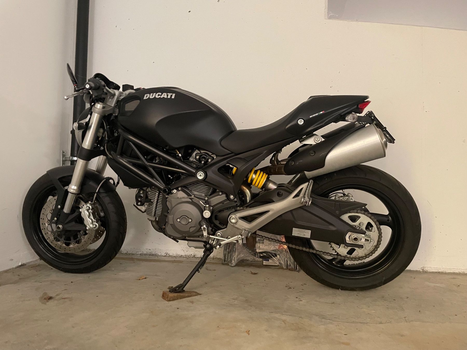 Ducati Strada: Ducati Monster 696 ABS  -  Schnäppchen ab Fr. 1.— – Usato da Marthalen venduto da H1tsch 3