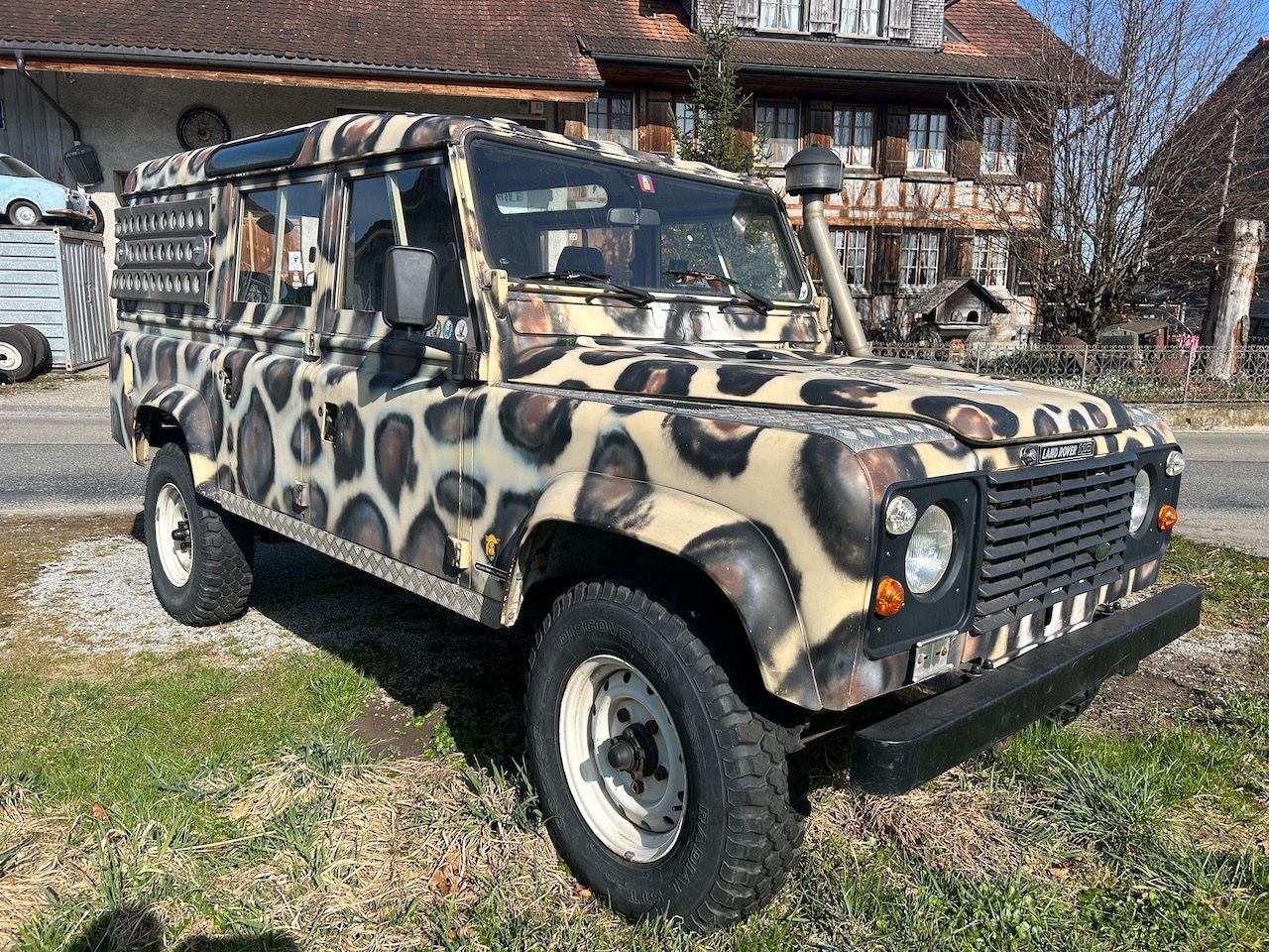 Land Rover Autos: LAND ROVER Defender 110 V8 Station Wagon – Défectueux à Sirnach par MaechlerAutomobile 1