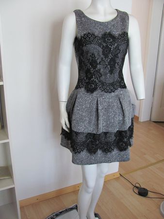 Schönes Kleid mit Spitze, grau Gr.L eher M