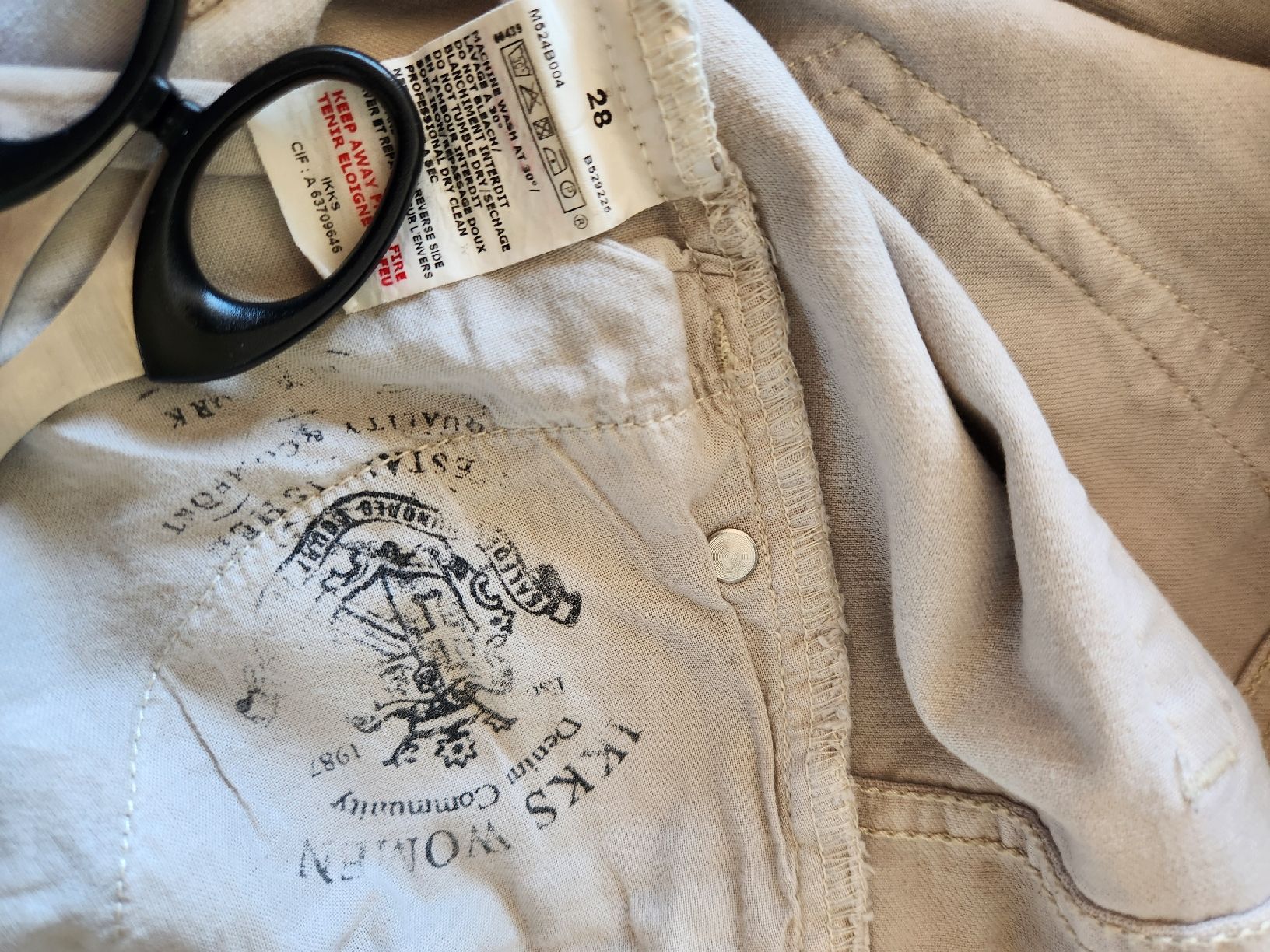 IKKS Jeans: IKKS jeans gris clair taille 28 – Gebraucht aus Lausanne von man_rw9q 4