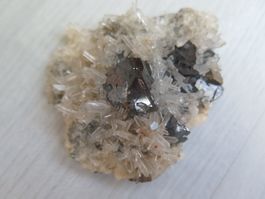 Nadelquarz mit Zinkblende von Peru