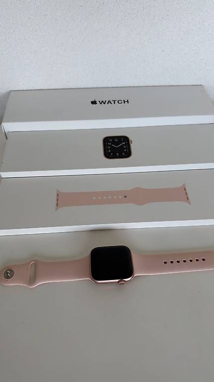 Smartwatch: APPLE WATCH SE 44mm – Nuovo e nell'imballaggio originale da Romont FR venduto da Yohelys 1