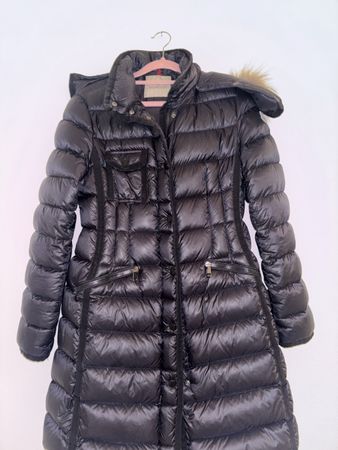 Moncler Daunenmantel schwarz mit Pelzkragen Grösse 2