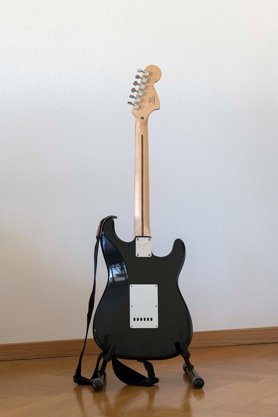 Instruments de musique: Linkshändergitarre Stratocaster (Squier) – D'occasion à Allenwinden par GlobalPotato 1