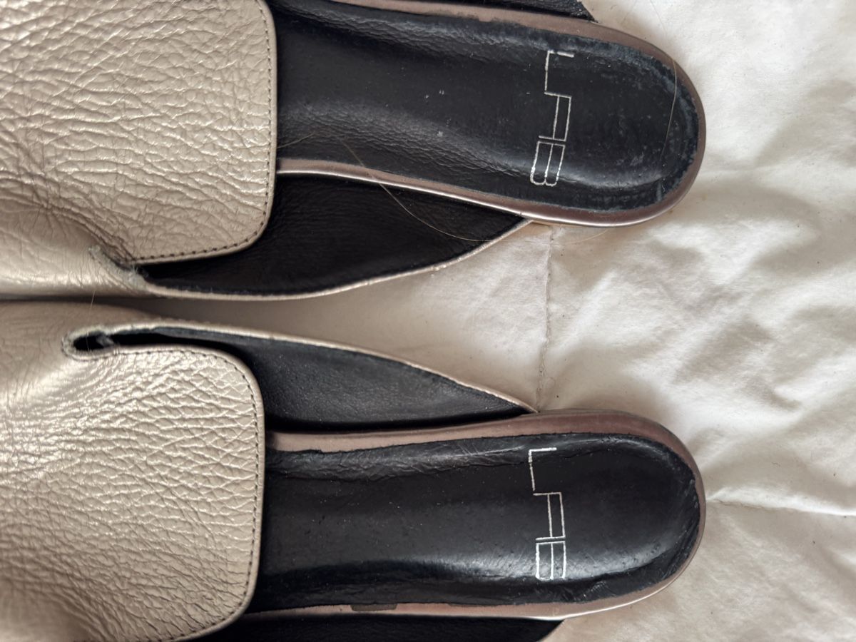 Damenschuhe: Mules LAB en cuir dorée , taille 40 - Chic – Gebraucht aus Genève von lejardindesvetements 1