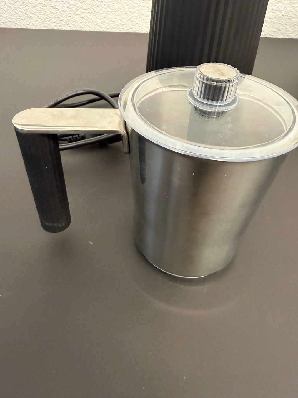 Alessi Elettrodomestici da cucina: ALESSI Milchschäumer PLISSÉ schwarz Cappuccino Maker – Nuovo e nell'imballaggio originale da Solothurn venduto da Tschupaloni 5