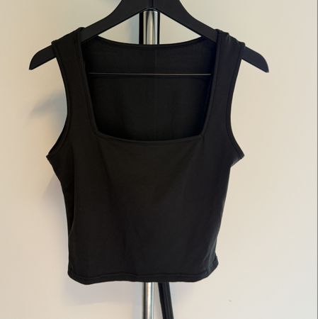 Top noir basique - idéal pour l'été! Taille S/M ☀️