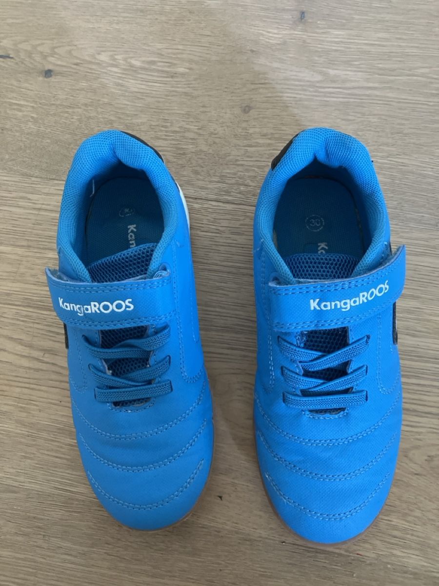 Schuhe für Jungen: Hallenturnschuhe – Gebraucht aus Hinwil von zorro83 1