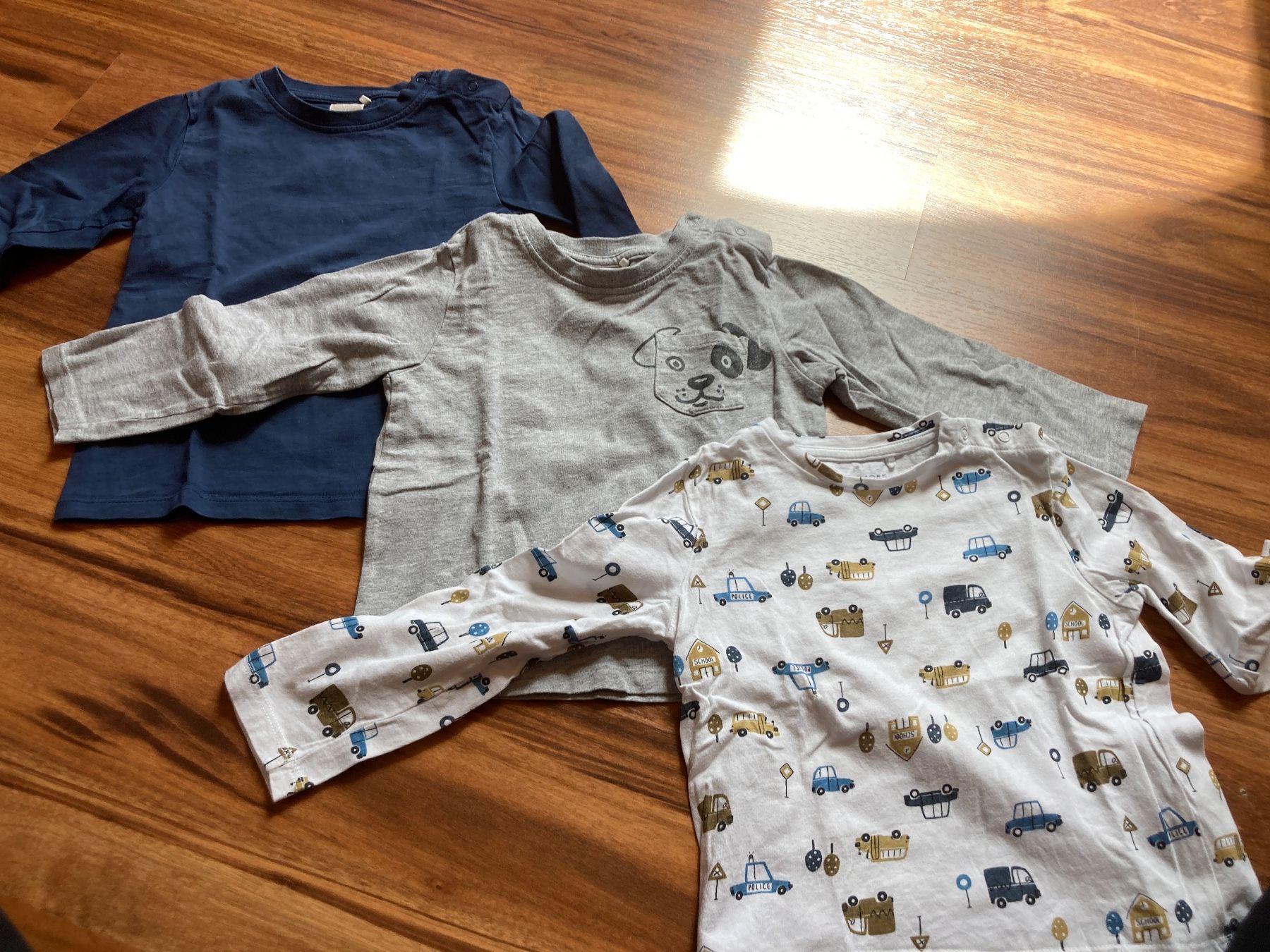 Maglioni & Felpe: 3 Langarmshirts – Usato da Ebnat-Kappel venduto da Polo011