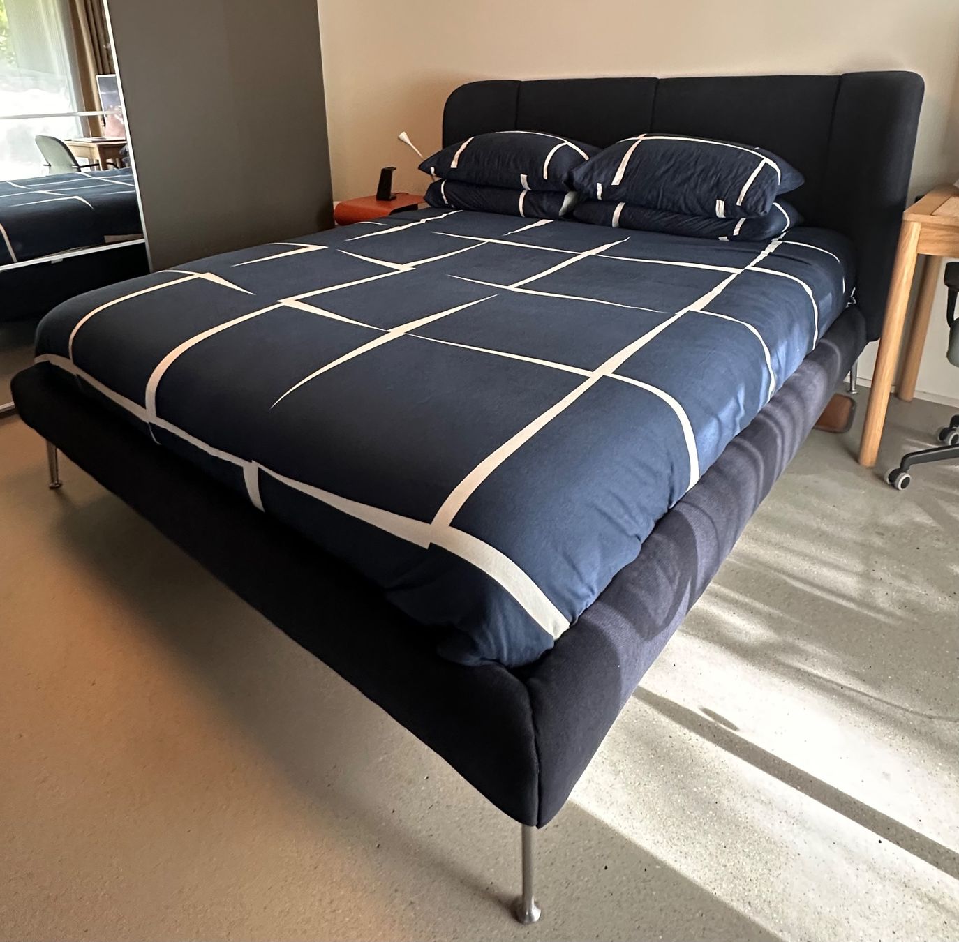 Ikea Lits: Dark Blue Bed Frame / Bett – D'occasion à Zürich par soc_kl9g 1