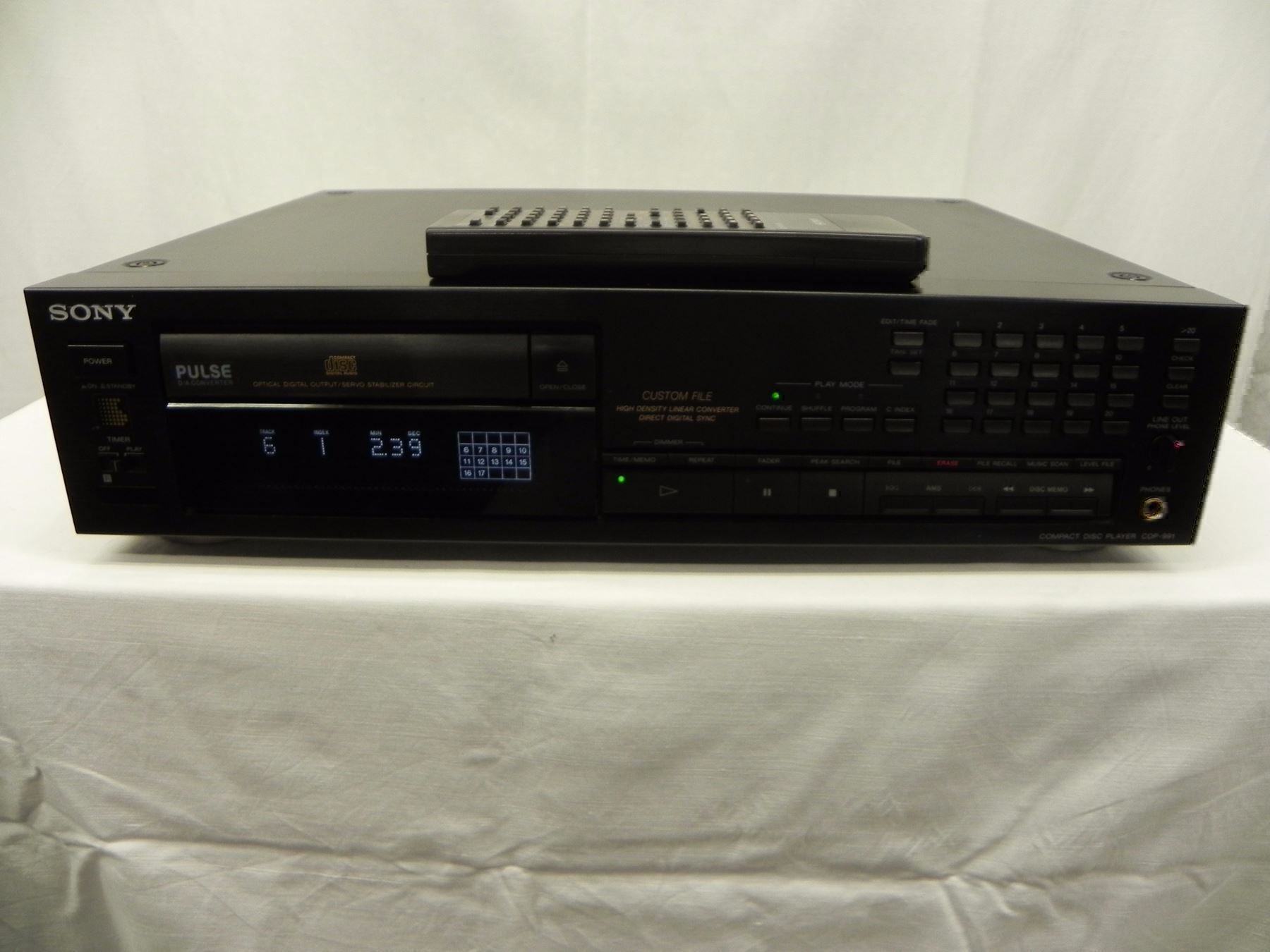Sony Lettore multimediale & Streamer: Sony CDP-991 CD Player mit FB Total Liquidation – Usato da Basel venduto da Life-Style-Art