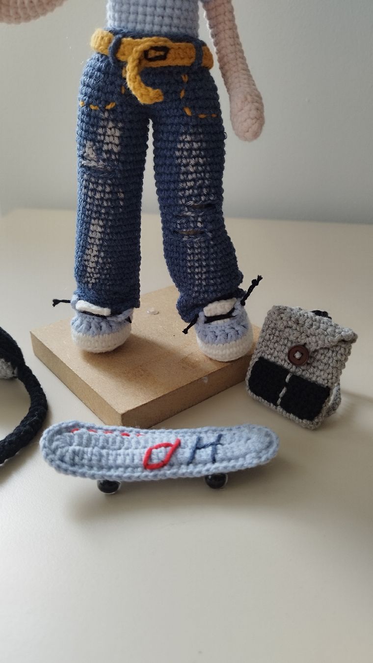 Bambole: Handmade Crochet Boy Doll with Accessories - New - – Nuovo e nell'imballaggio originale da Arnex-sur-Orbe venduto da can_97vn 7