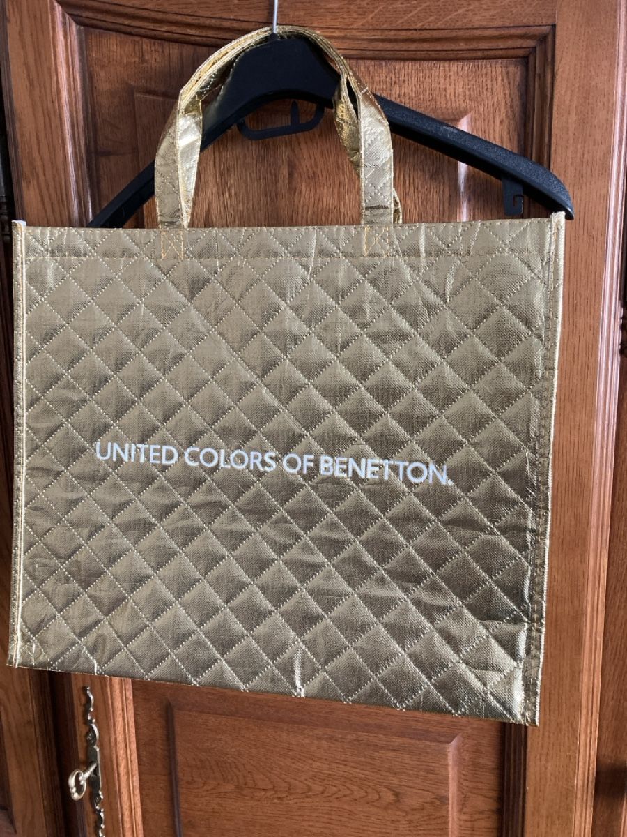 Benetton Taschen für Damen: Benetton Tasche Gold, neuwertig, ein echter Hingucker! – Gebraucht aus grüningen von Luchs07