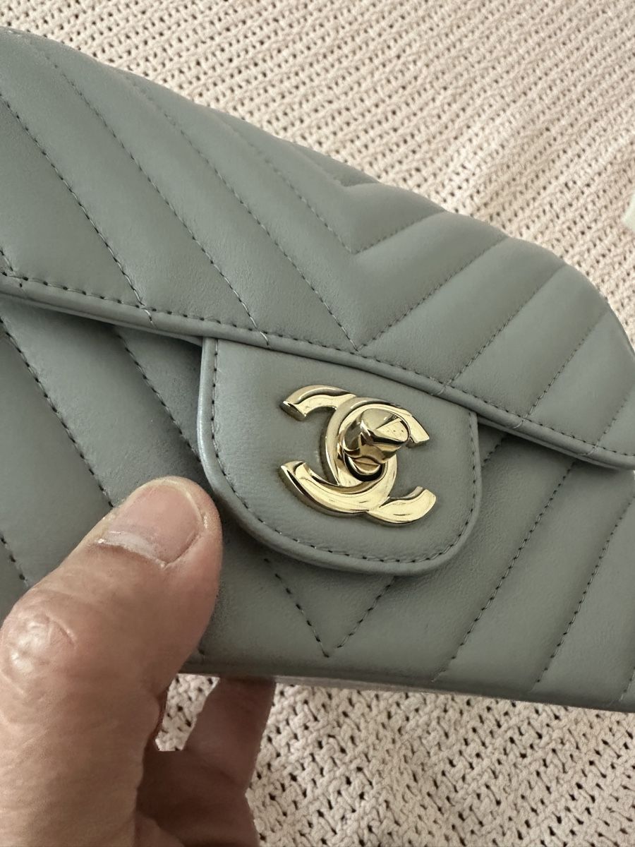 Chanel Taschen für Damen: Chanel Chevron Classic Flap Bag Light Grey – Gebraucht aus Zollikofen von Bagsandproms 5