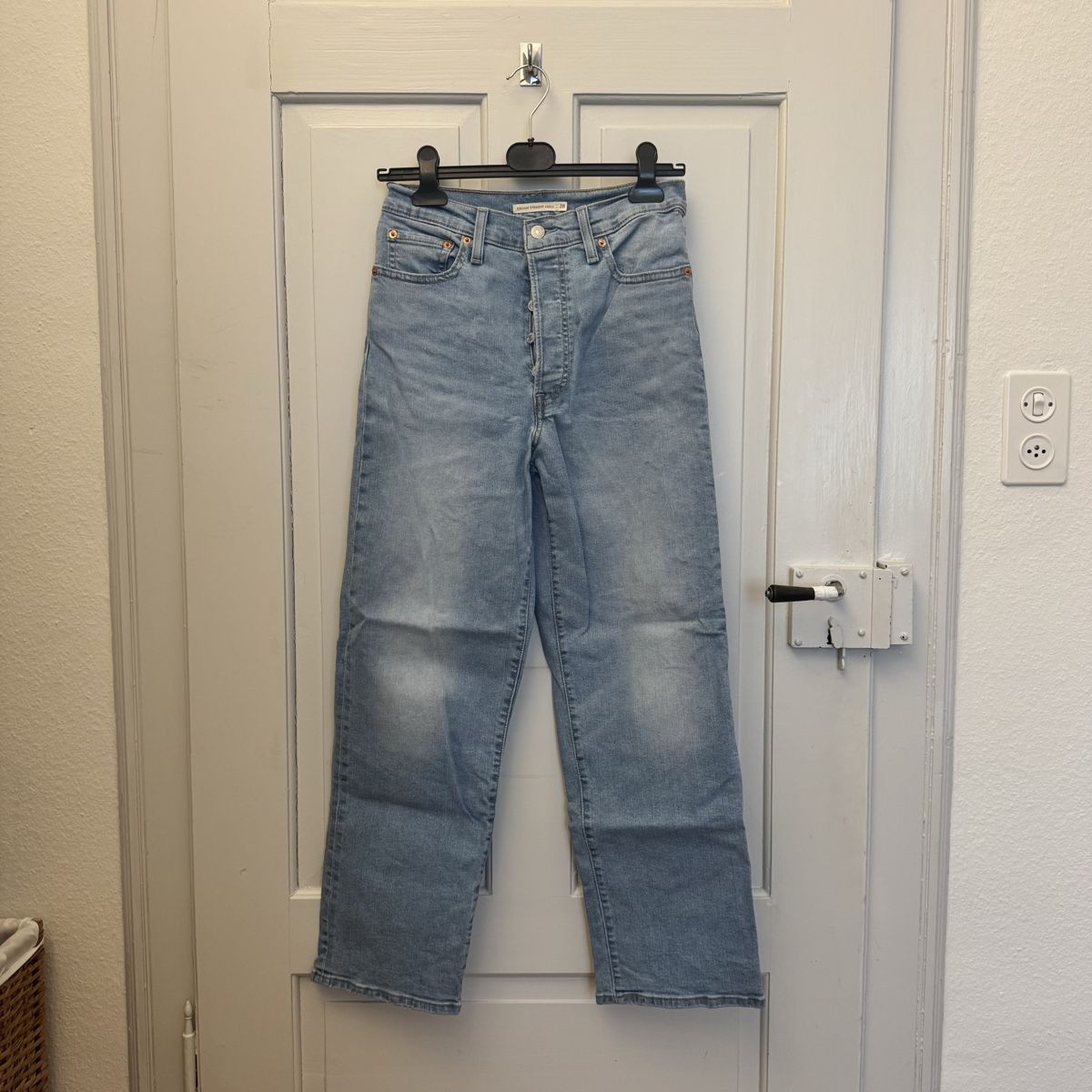 Levi's Pantaloni: Levi's Ribcage Straight Ankle Jeans, Gr. 28, hellblau – Usato da Baden venduto da sinaxli