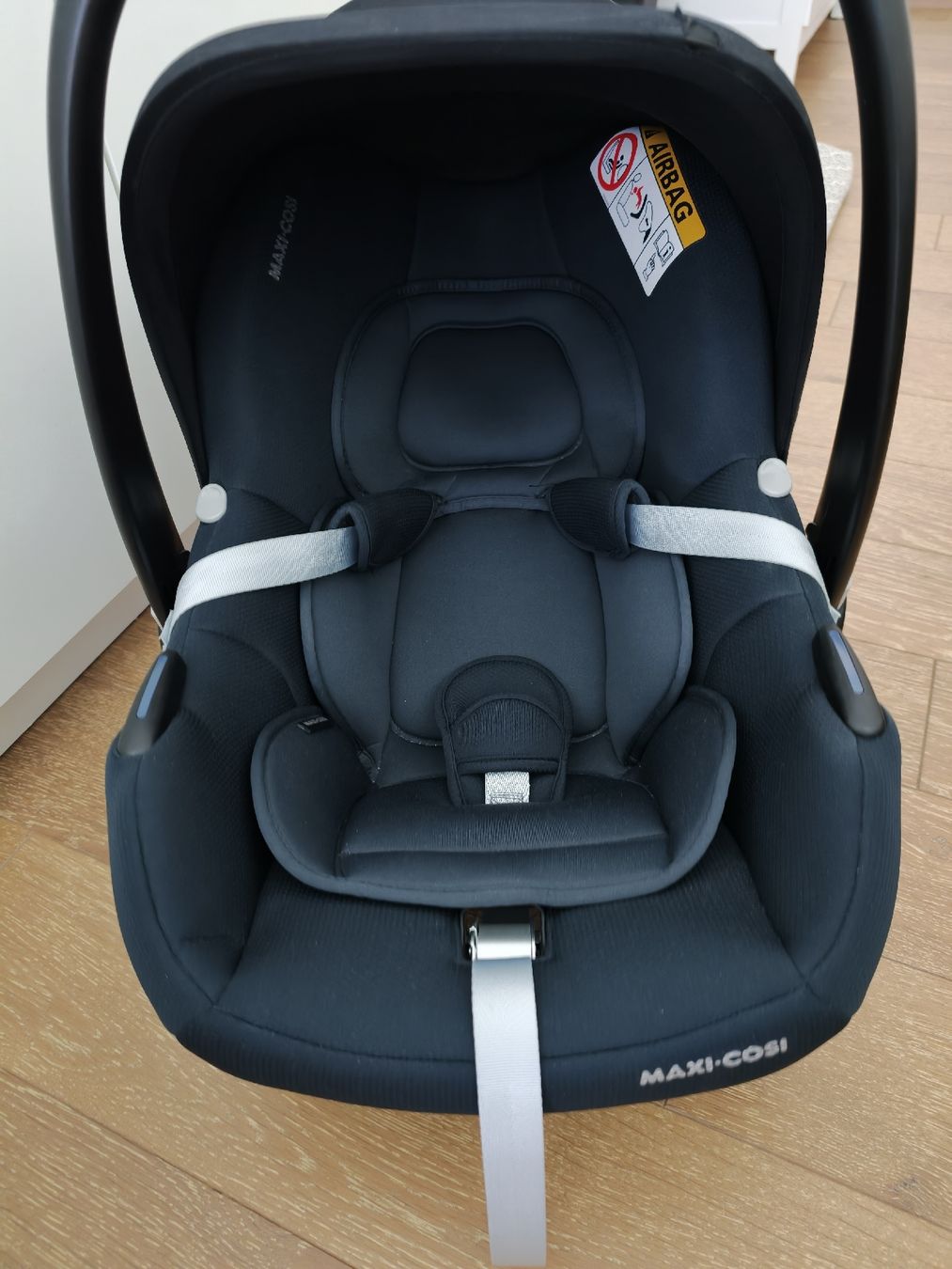 Maxi-Cosi Bauch- & Rückentragen: Babyschale MaxiCosi CabrioFix i-Size – Gebraucht aus Schindellegi von A.M.E. 3