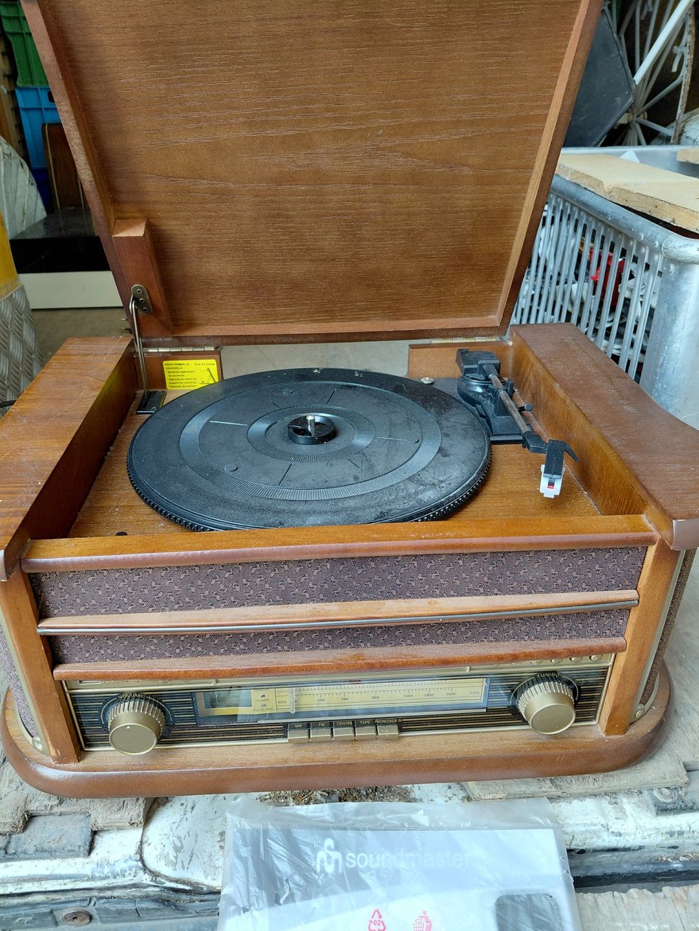 Tourne-disques: Radio tourne disques – D'occasion à Noiraigue par pel_ny7d