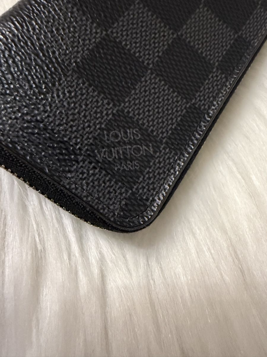 Louis Vuitton Brieftaschen: Louis Vuitton Zippy Coin Damier Graphite – Gebraucht aus Zürich von but_jgl8 2