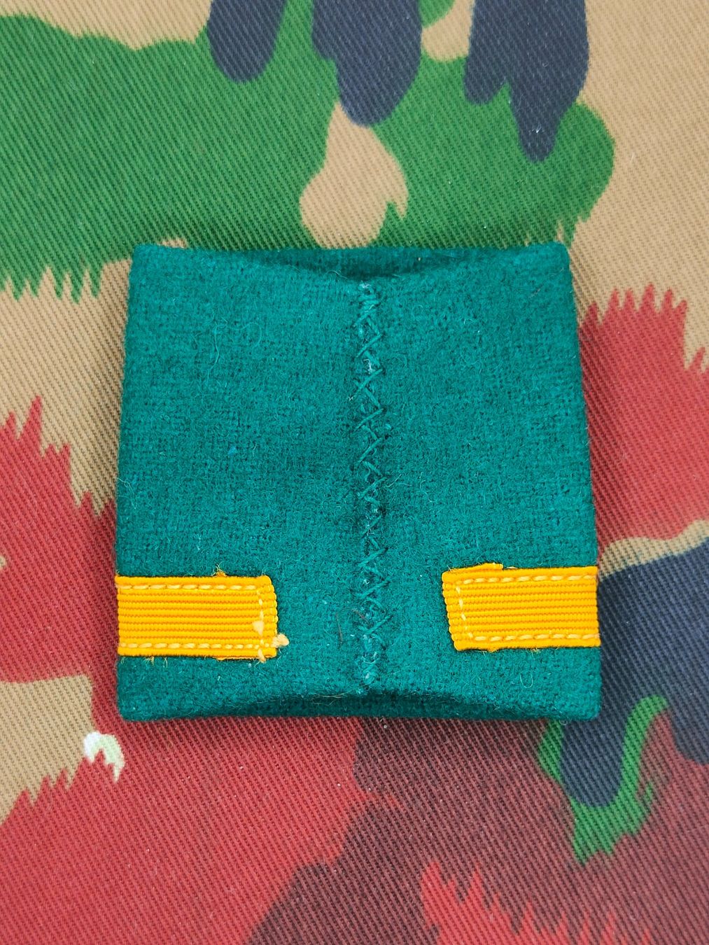 Schweizer Armee Uniformi: Schulterpatten Ord. 1949 Major Set Bat 93 – Usato da Bauma venduto da SwissMilitaria 1