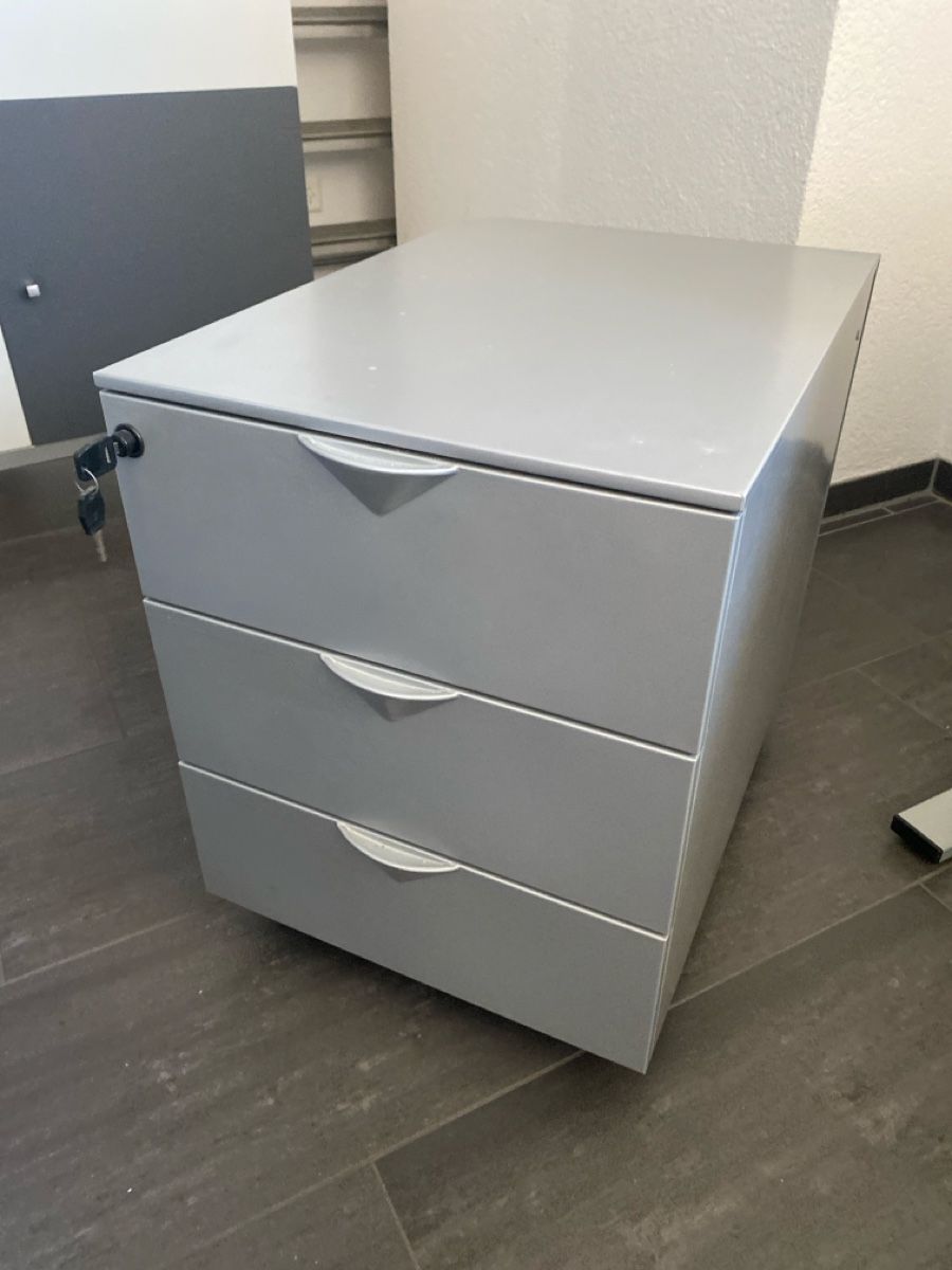 Banconi: Rollcontainer 3 Schubladen Metall grau abschliessbar gut – Usato da Mörschwil venduto da Marcel4201