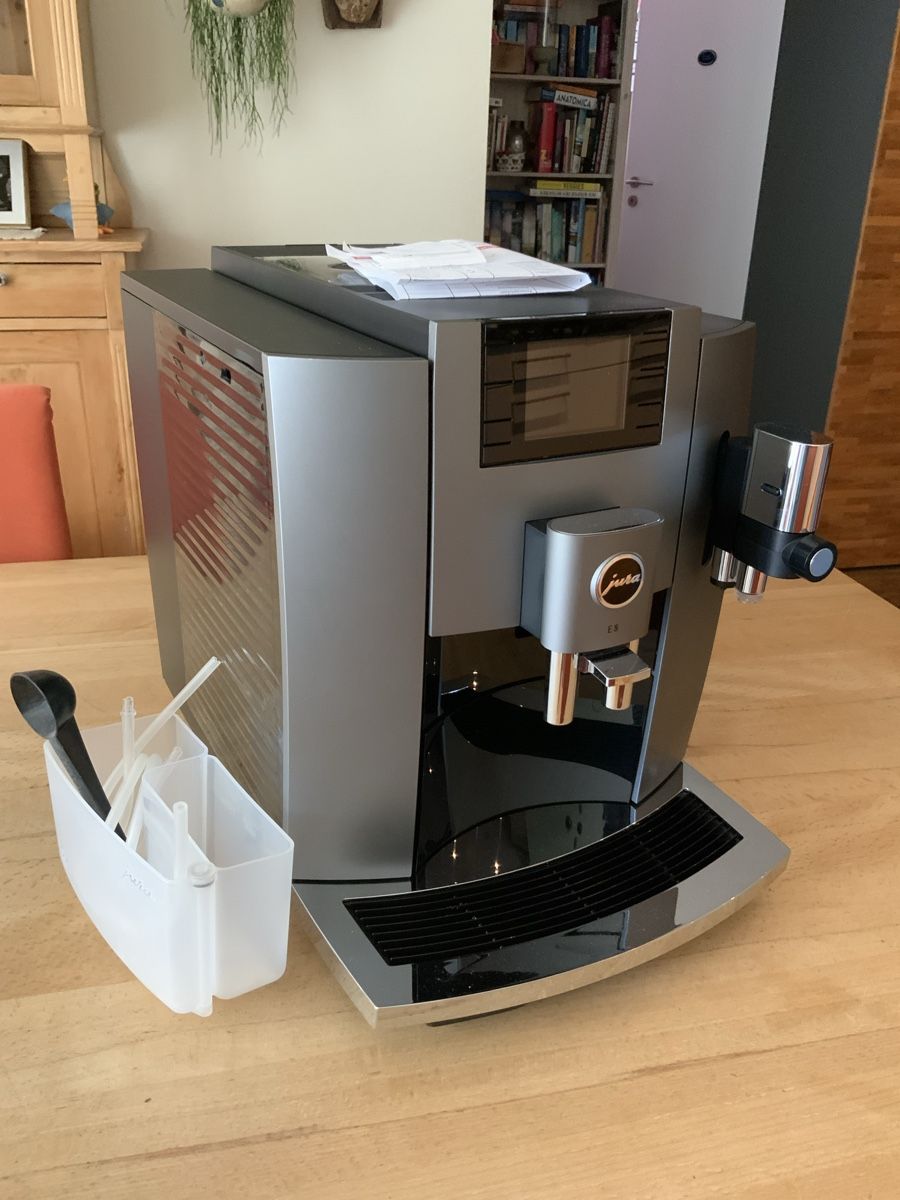 Jura Macchine per caffè & Macchine per espresso: Jura E8 – Usato da Wichtrach venduto da Mbabeli 2