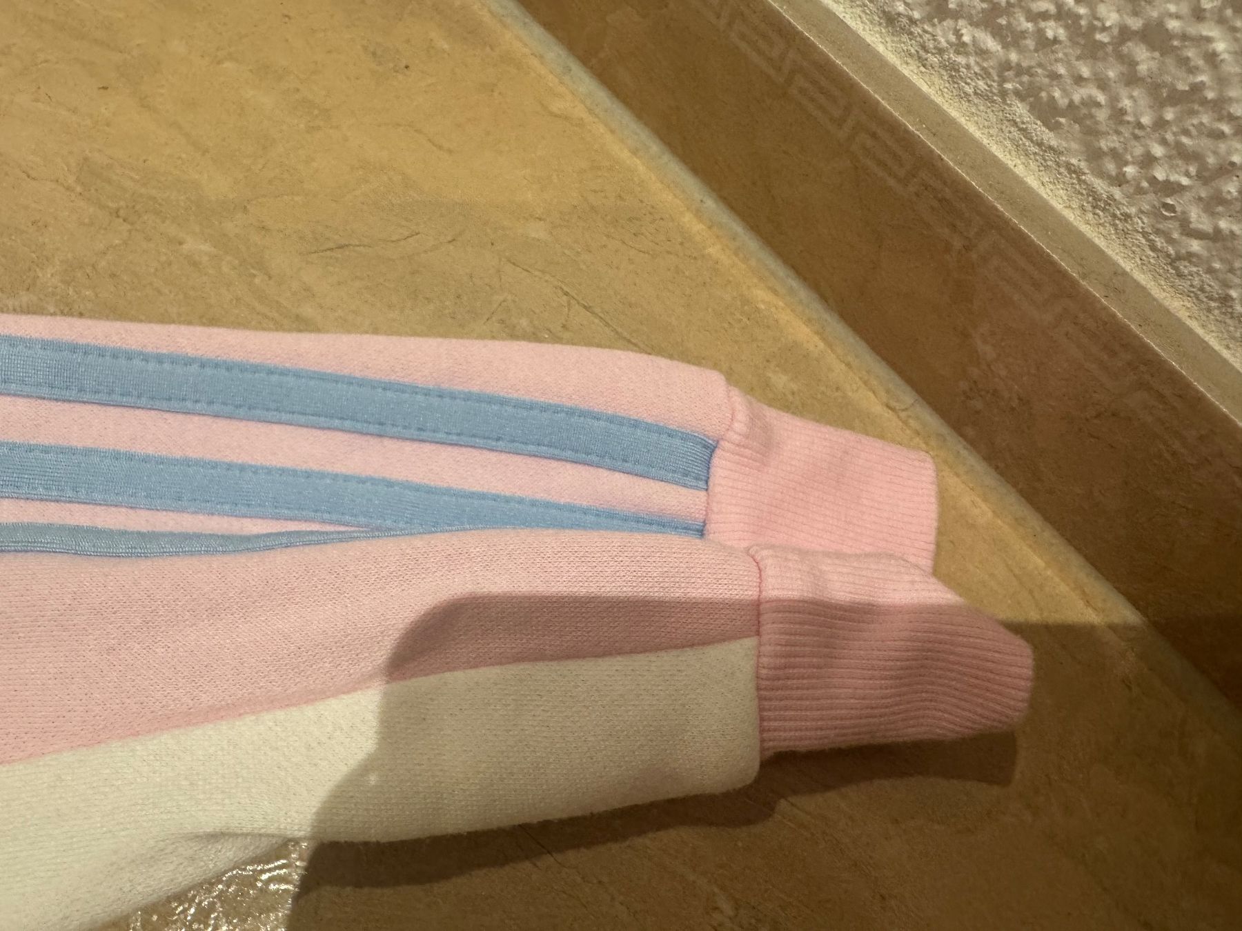 Adidas Pullover & Sweatshirts: Adidas neuer Pulli, 6-7J 116-122 – Neu (gemäss Beschreibung) aus Klingnau von Markus14 4