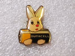 Ansteckpin 101: Duracell Hase