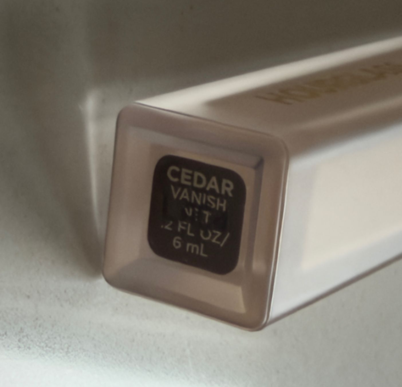 Hourglass Make-up: Hourglass Vanish Concealer - Cedar – Usato da Zürich venduto da JessGar 1